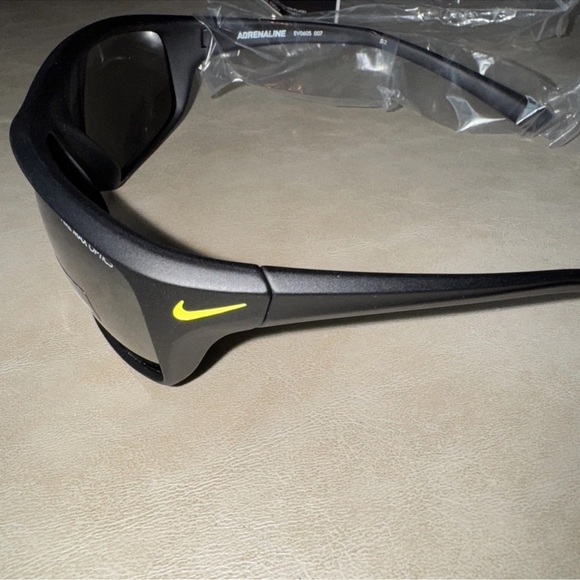 Mens Nike Adrenaline Sunglasses EVO605-007 Matte Black/Grey w/ Silver Flash Noir - Picture 4 of 7